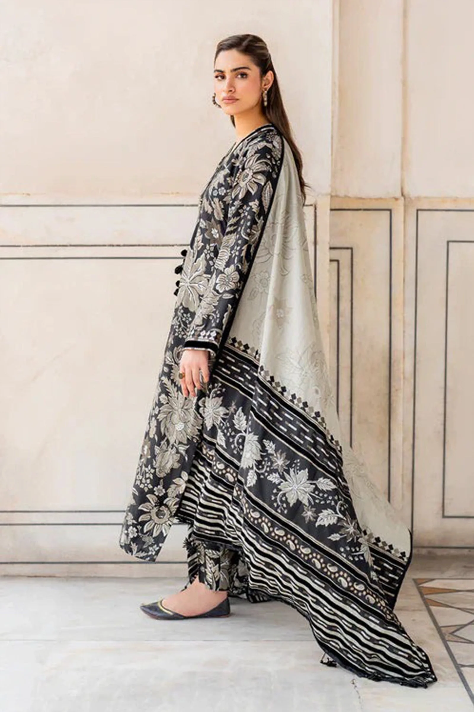 Baroque Winter 3 Piece Karandi Printed Dress with Karandi Dupata WC950 - Image 3