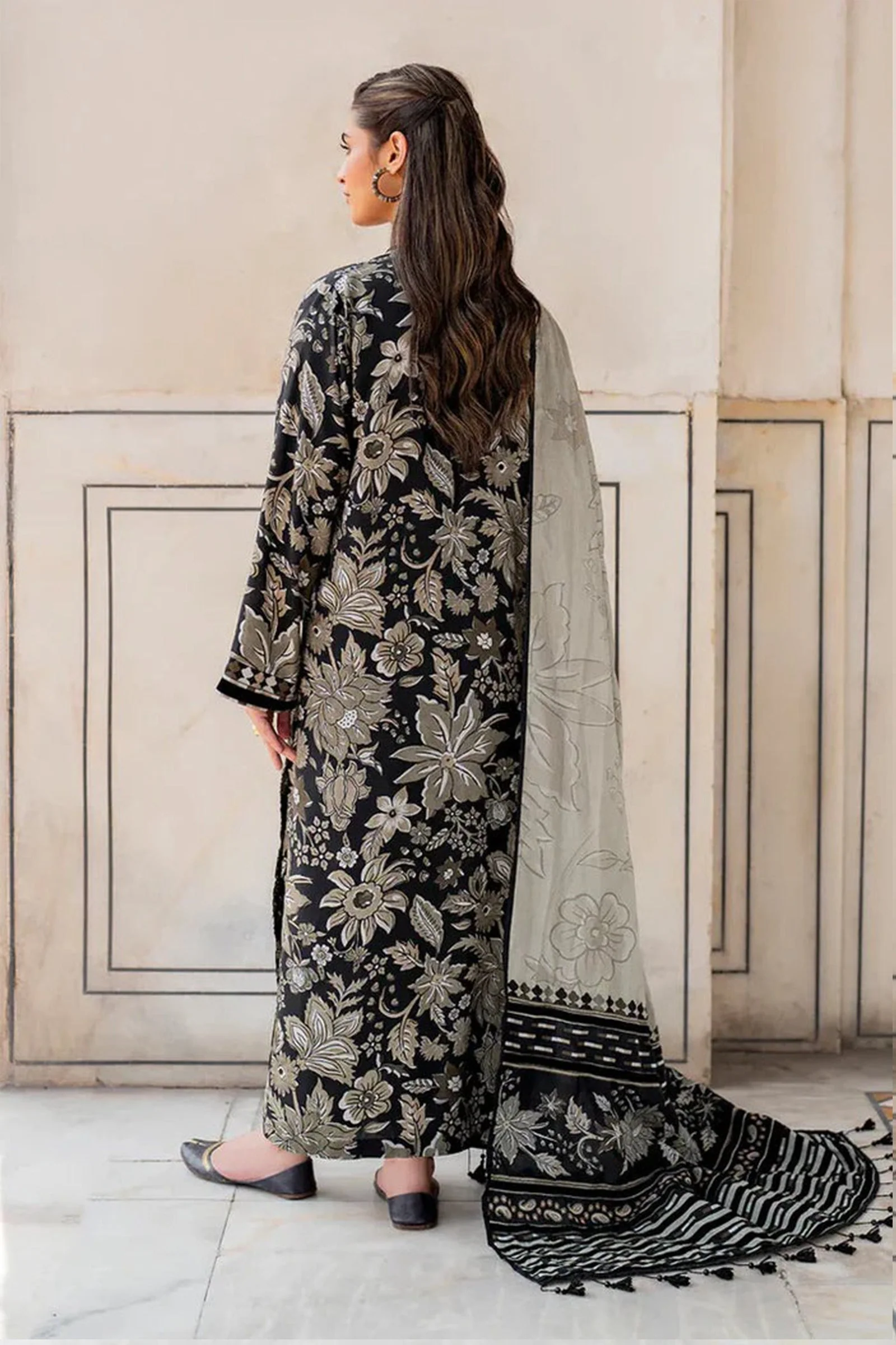 Baroque Winter 3 Piece Karandi Printed Dress with Karandi Dupata WC950 - Image 4