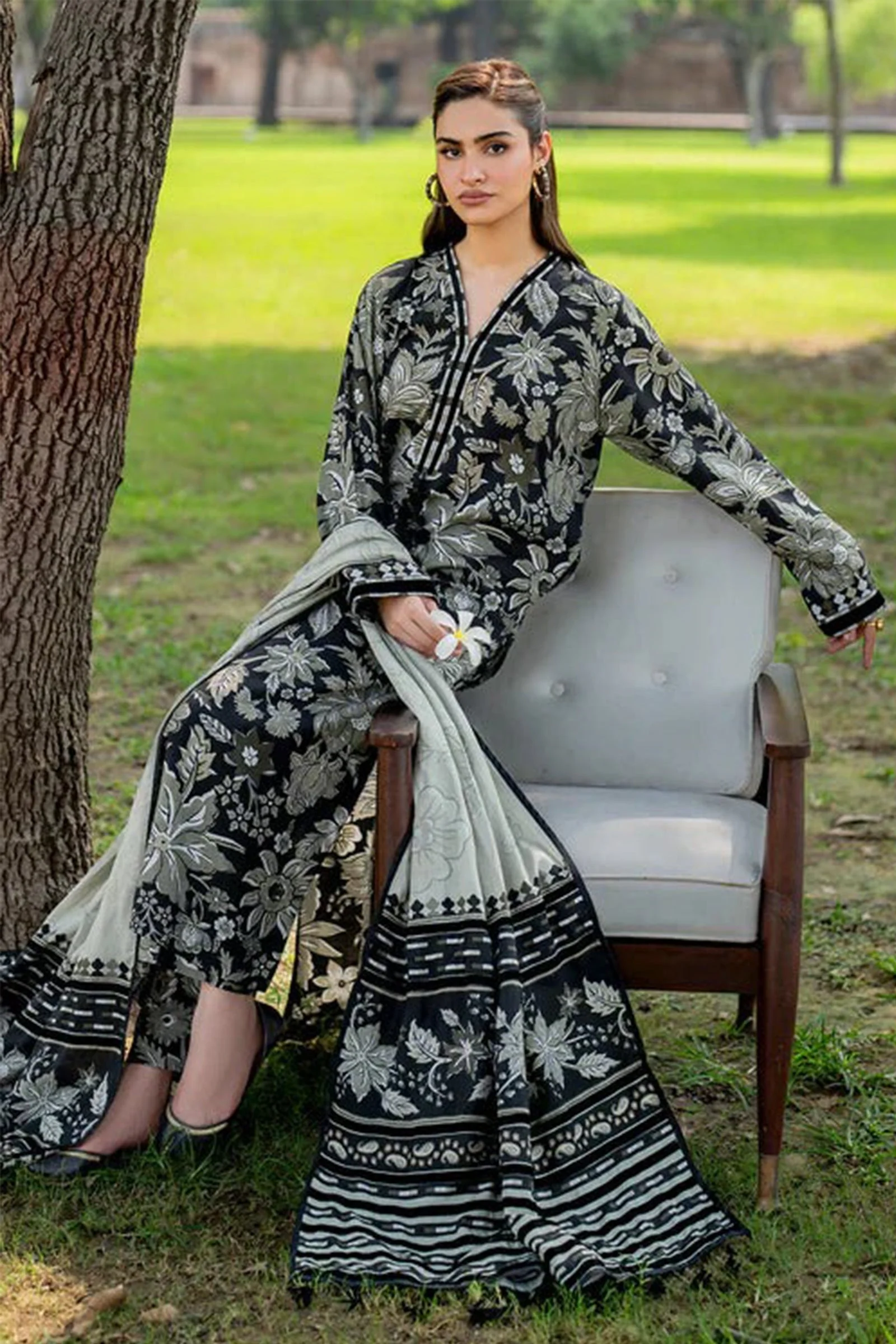 Baroque Winter 3 Piece Karandi Printed Dress with Karandi Dupata WC950 - Image 5