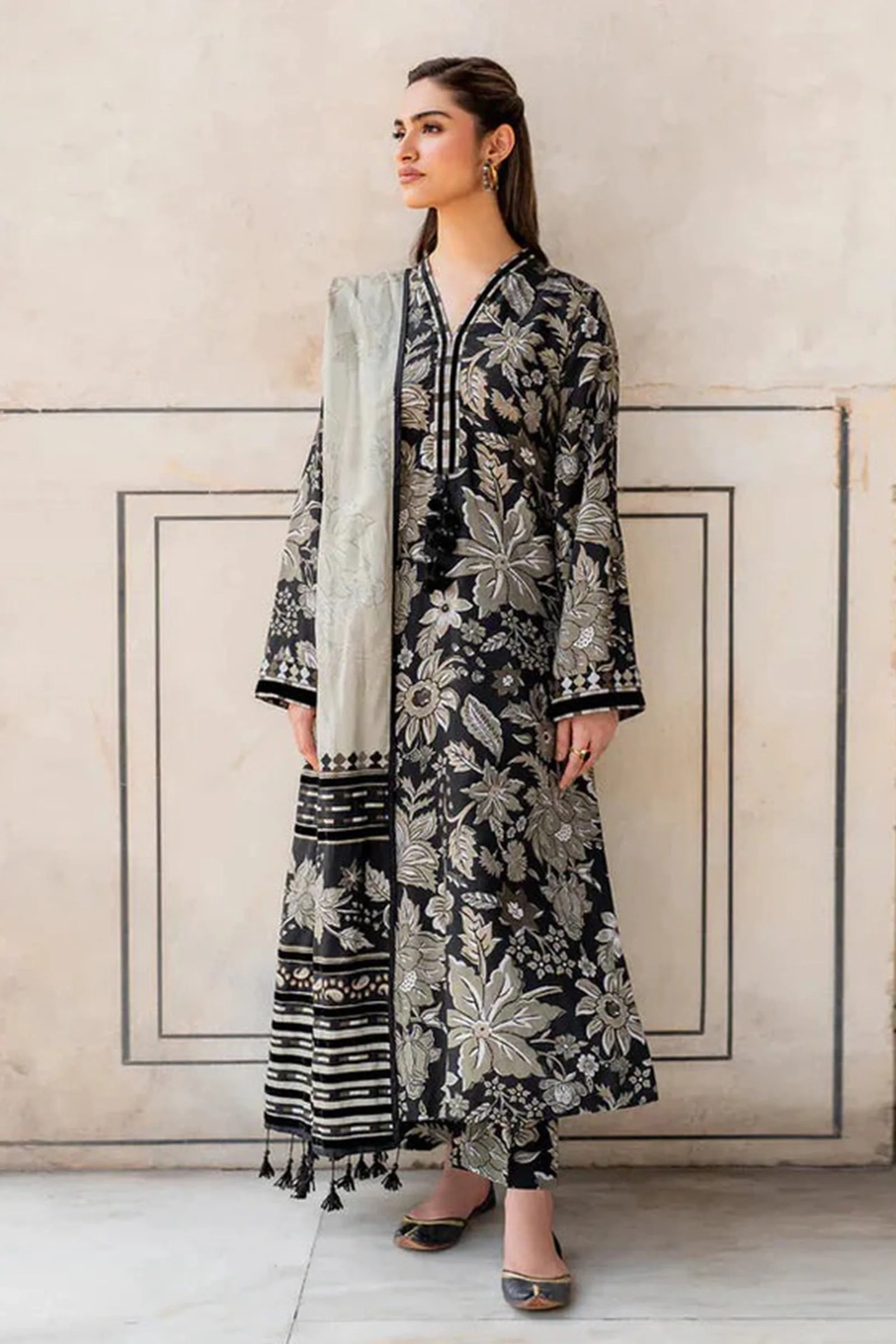 Baroque Winter 3 Piece Karandi Printed Dress with Karandi Dupata WC950 - Image 6