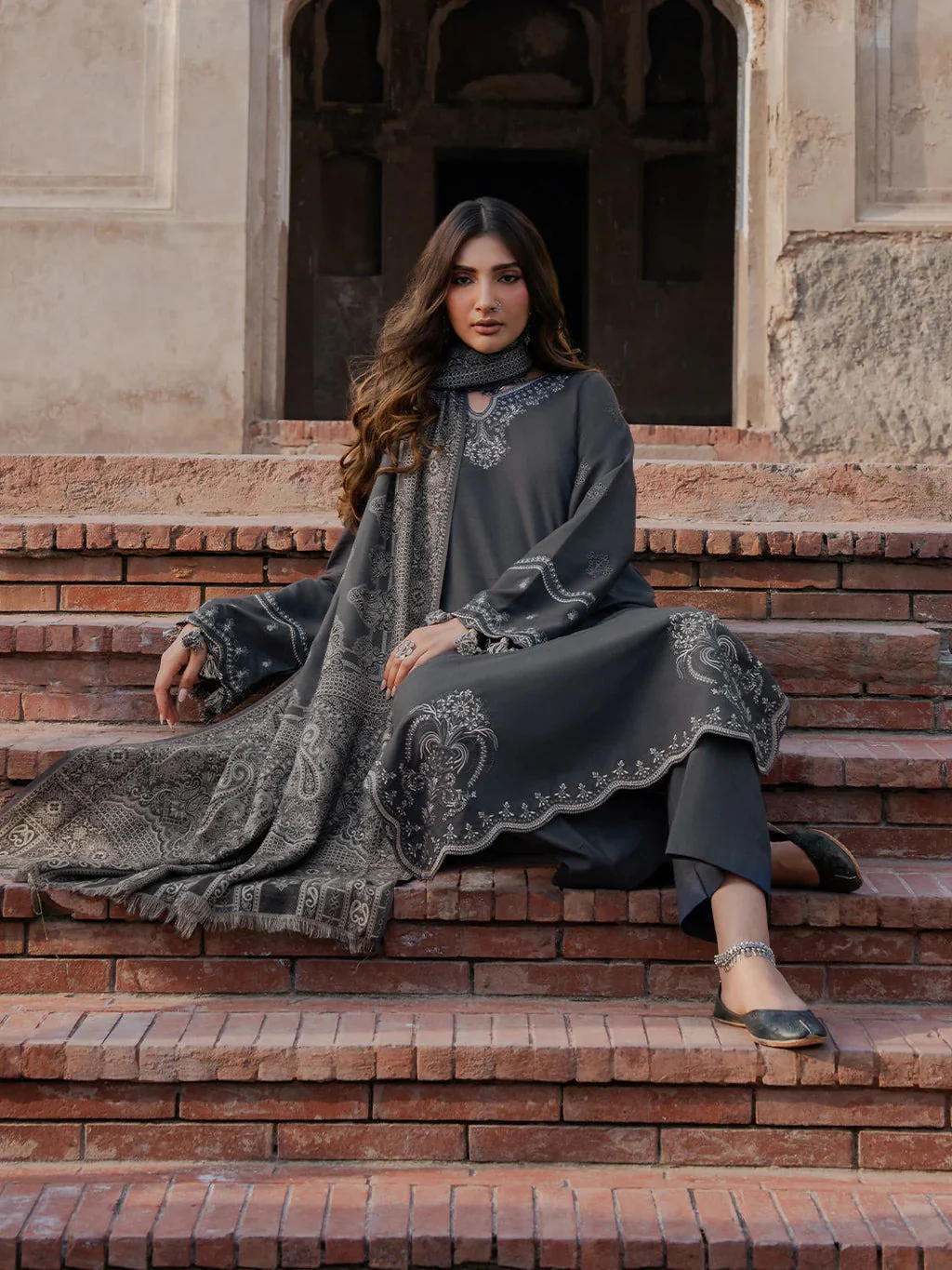 IZEL Dhanak Embroidered Shirt With Printed Shawll & Trouser 3 Piece WC1245 - Image 3