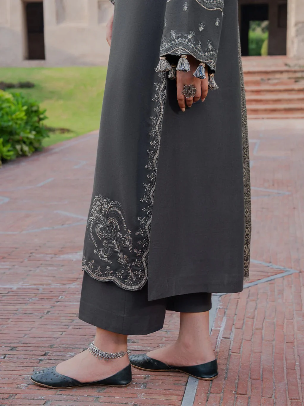 IZEL Dhanak Embroidered Shirt With Printed Shawll & Trouser 3 Piece WC1245 - Image 4