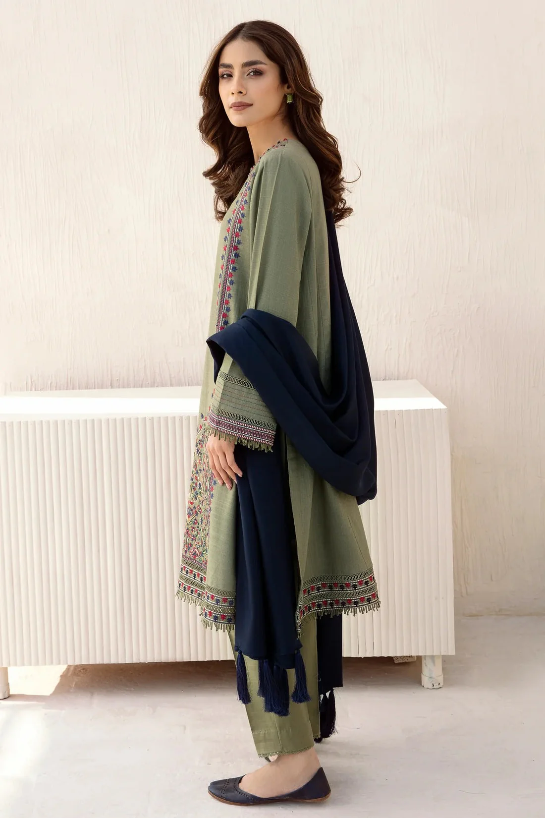 Jazmin Unstitched Winter Embroidered Khaddar Dress With Plain Dhanak Shawll 3 Piece WC550 - Image 2