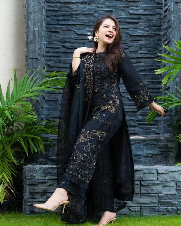 Nisa Winter Khaddar Embroidered Shirt With Chiffon Embroidered Dupatta 3 Piece WC515 - Image 4