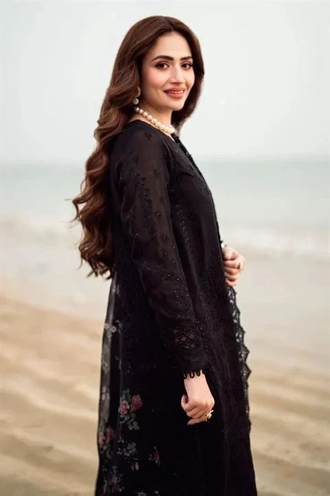 Sapphire 3 Piece Embroidered Lawn ChickenKari dress with Chiffon Dupata WC1041 - Image 4
