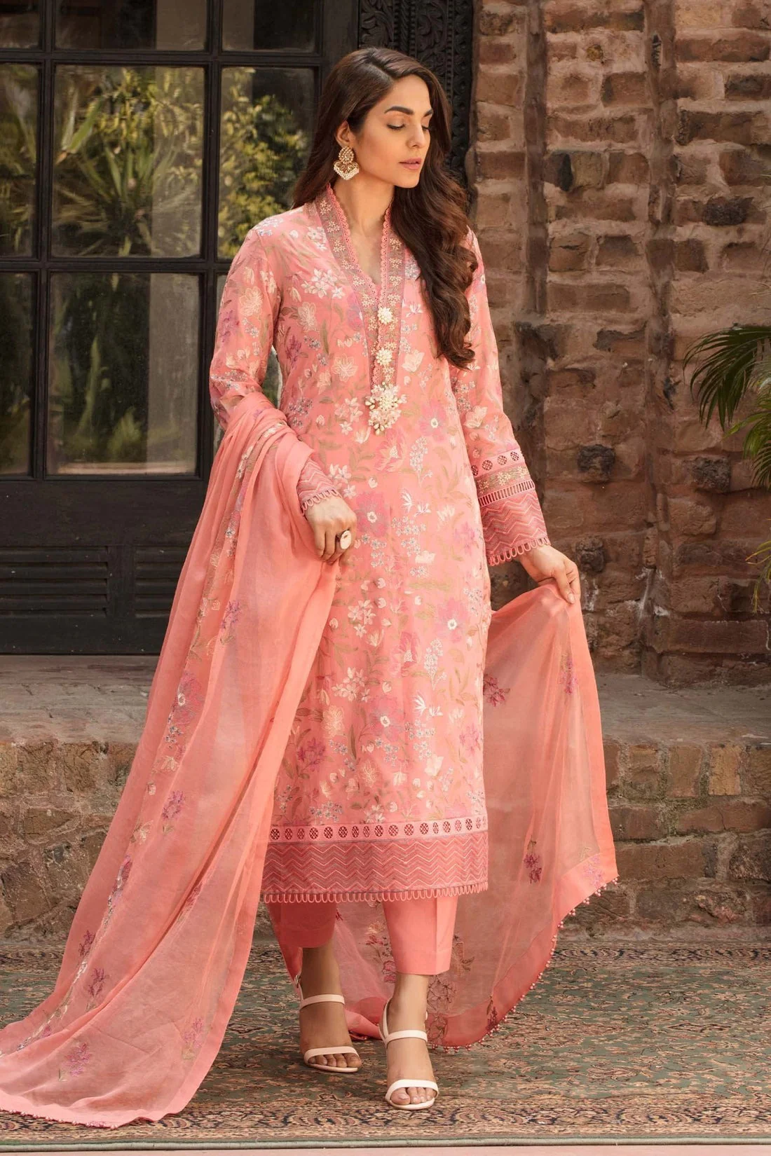 Bareeze Embroided Lawn dress with embroidered chiffon dupatta 3PC WC009 - Image 3