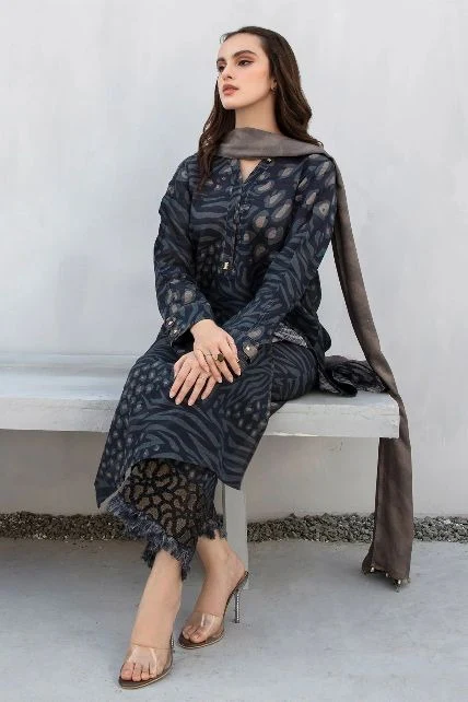 Winter 3 Piece Karandi Digital Print Dress and Karandi Dupata WC1228 - Image 3